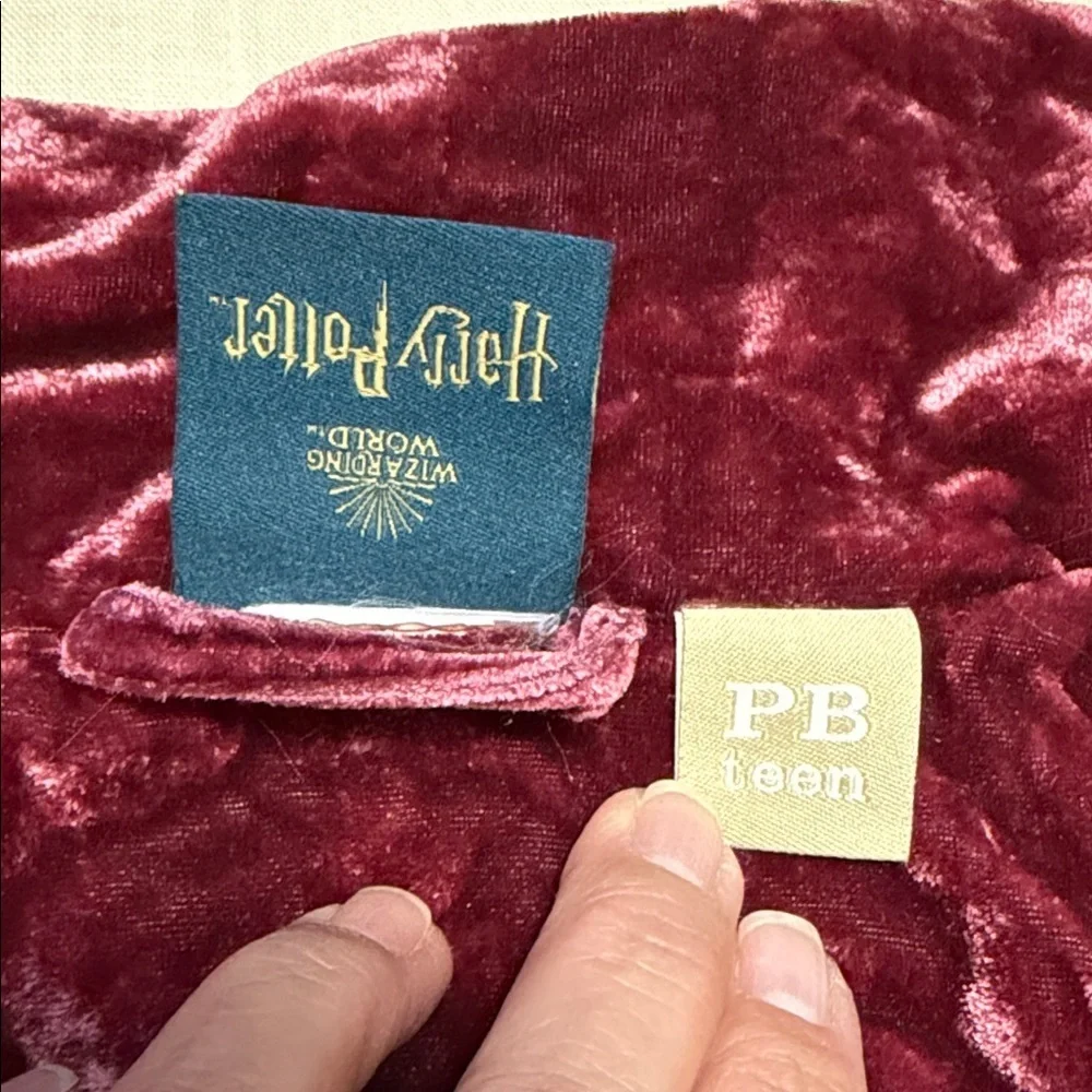Pottery Barn Teen Harry Potter Gryffindor Plush Velvet Burgundy Robe, Size XXL.
